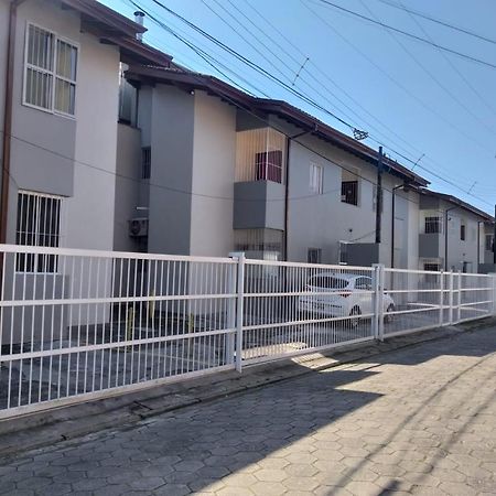 Apartamento Ubatuba - Praia grande - 250m da Praia Exterior foto