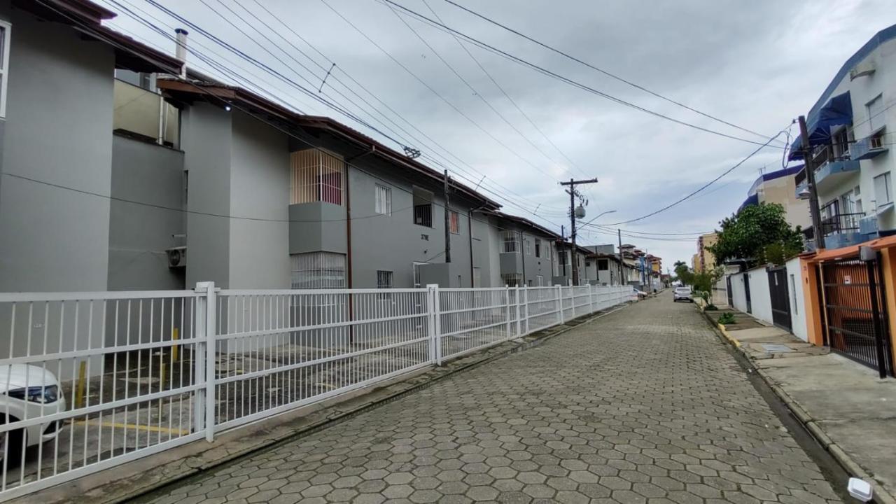 Apartamento Ubatuba - Praia grande - 250m da Praia Exterior foto