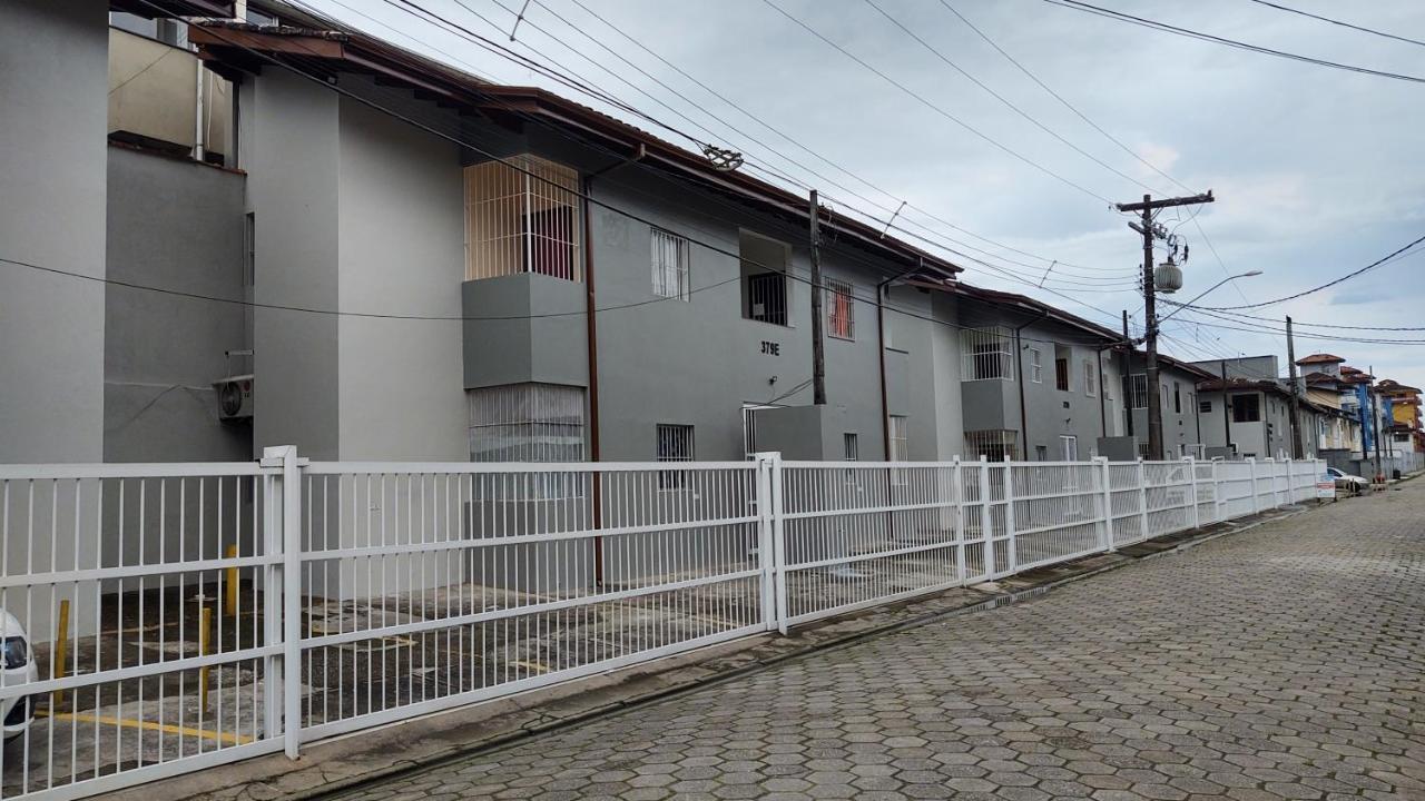 Apartamento Ubatuba - Praia grande - 250m da Praia Exterior foto