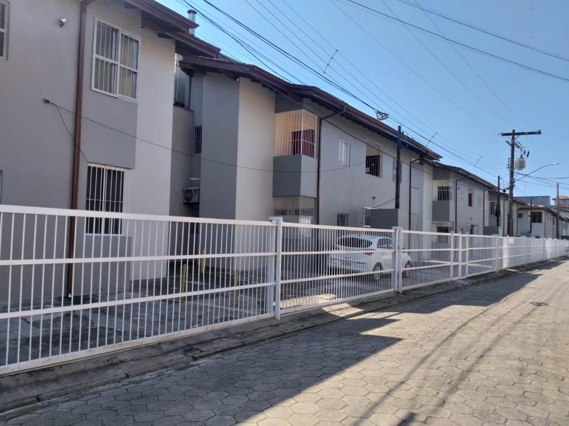 Apartamento Ubatuba - Praia grande - 250m da Praia Exterior foto